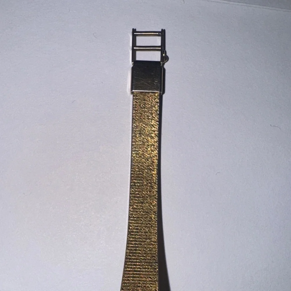 vintage gold-tone Seiko quartz